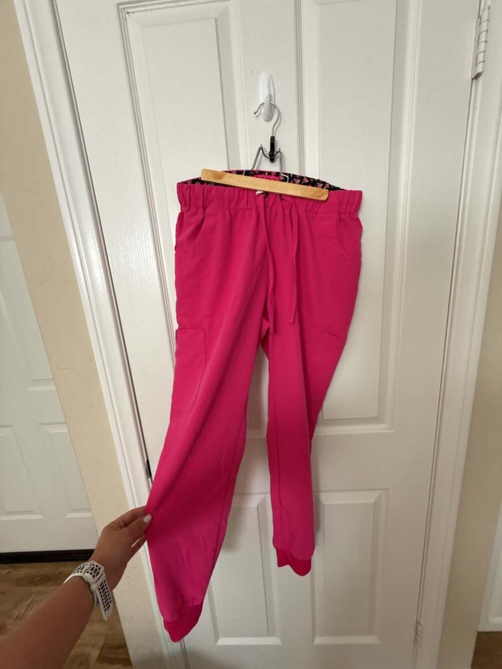 Betsey Johnson Scrub Jogger Pants Women's Size Small Regular Pink